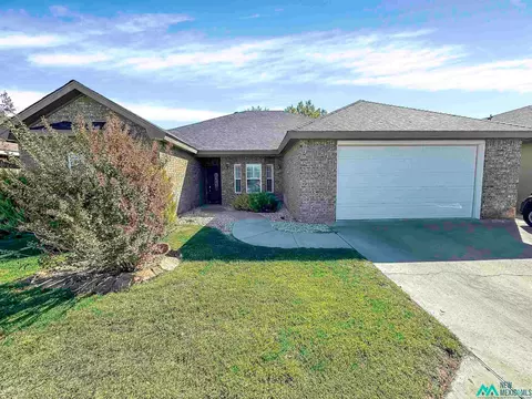 1607 W Camino Del Arco, Hobbs, NM 88240