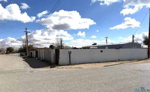1616 N Pine St, Artesia, NM 88210