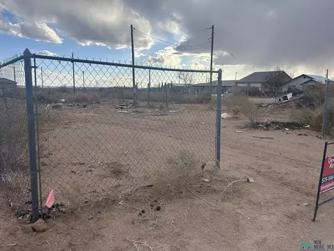 618 E Hellburg, Columbus, NM 88029