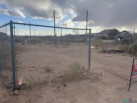 618 E Hellburg, Columbus, NM 88029