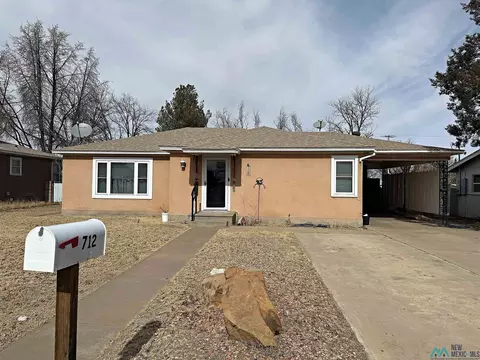 712 W Clayton Ave, Artesia, NM 88210