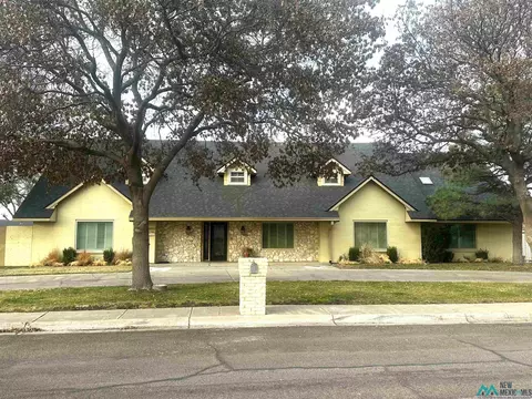 512 E Zia Dr, Hobbs, NM 88240
