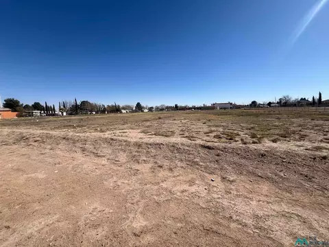 203 S Sixth St, Loving, NM 88256