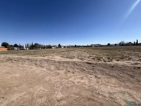 203 S Sixth St, Loving, NM 88256