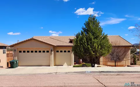 1516 Plateau Dr, Gallup, NM 87301