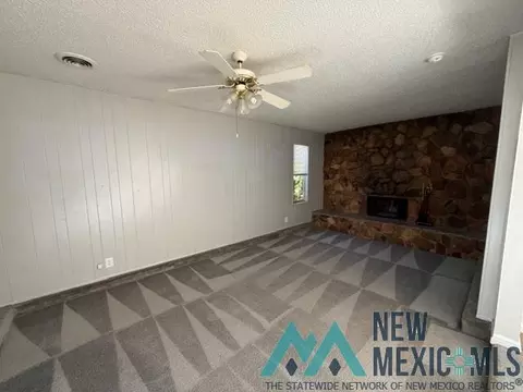 Living - 620 Circle Dr, Clovis, NM 88101 photo 4 of 6