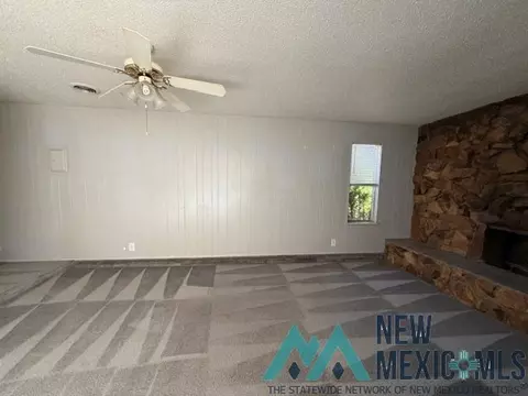 Living - 620 Circle Dr, Clovis, NM 88101 photo 3 of 6