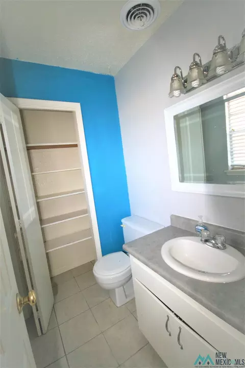 Bath - 620 Circle Dr, Clovis, NM 88101 photo 2 of 2