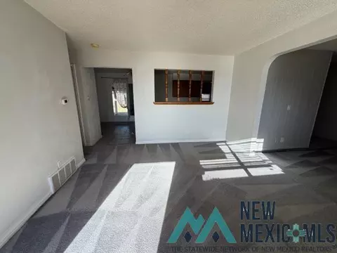 Living - 620 Circle Dr, Clovis, NM 88101 photo 2 of 6