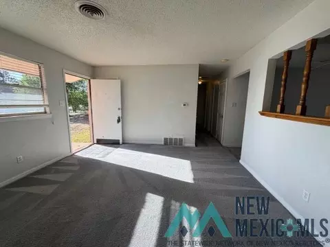 Living - 620 Circle Dr, Clovis, NM 88101 photo 5 of 6