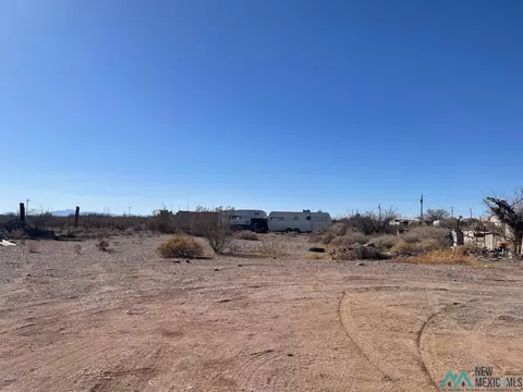 744 S Wisconsin St, Columbus, NM 88029