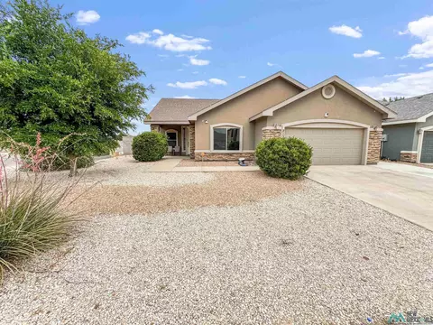 2132 N Homestead Dr, Hobbs, NM 88240