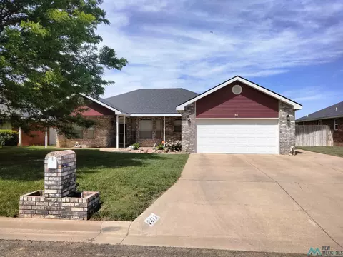 2412 Howard Cowper Dr, Clovis, NM 88101 photo 2