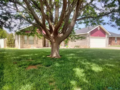 2412 Howard Cowper Dr, Clovis, NM 88101 photo 4