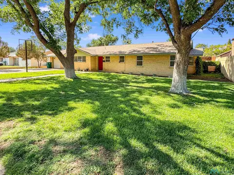 712 E Green Acres Dr, Hobbs, NM 88240
