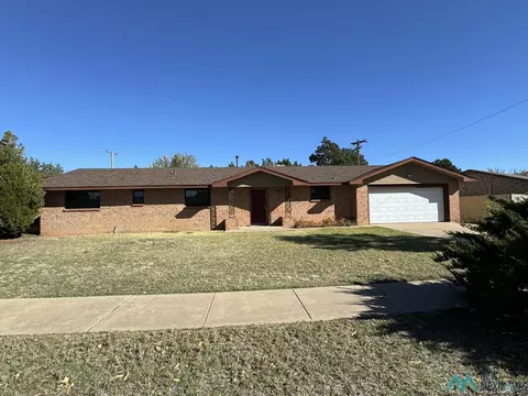 1201 W Yucca Dr, Clovis, NM 88101