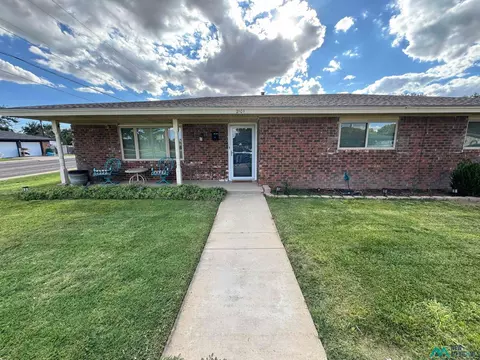 2101 N Adobe Dr, Hobbs, NM 88240