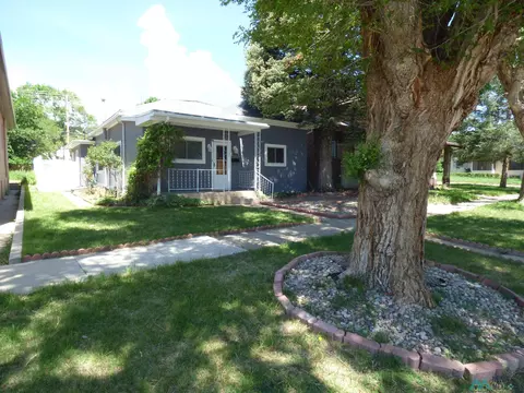 336 N 3rd St, Raton, NM 87740