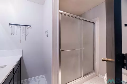 Bath - 1706 Fairway Ter, Clovis, NM 88101 photo 2 of 4