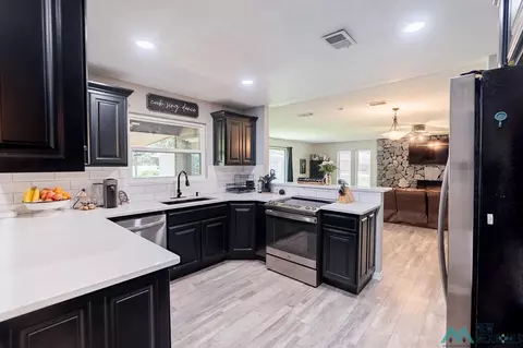Kitchen - 1706 Fairway Ter, Clovis, NM 88101 photo 1 of 2