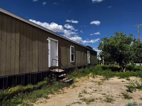 924 S Asher Rd, Hobbs, NM 88240