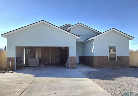 2706 S Onyx Dr, Roswell, NM 88203