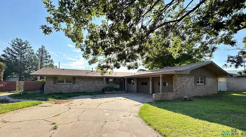 205 Floyd Golden Cir, Portales, NM 88130