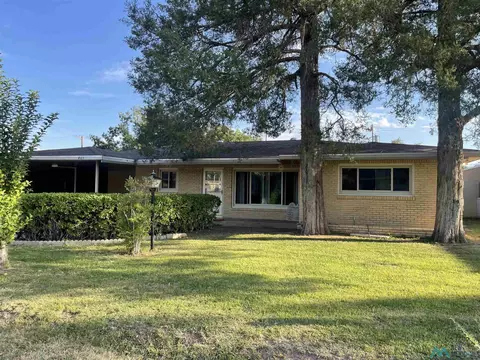 805 W Bullock Ave, Artesia, NM 88210