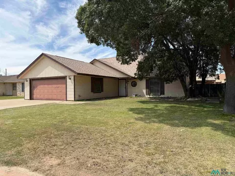 2302 W Bullock Ave, Artesia, NM 88210