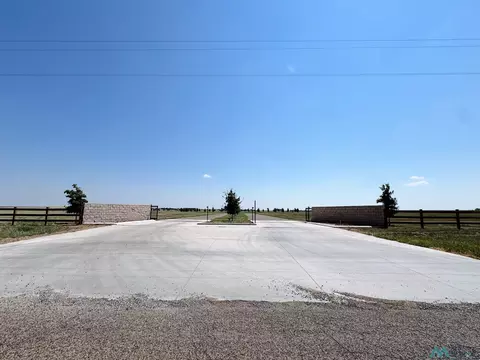 869 N Lakes Dr, Clovis, NM 88101 photo 3