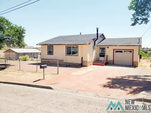 1701 Elm Cir, Gallup, NM 87301