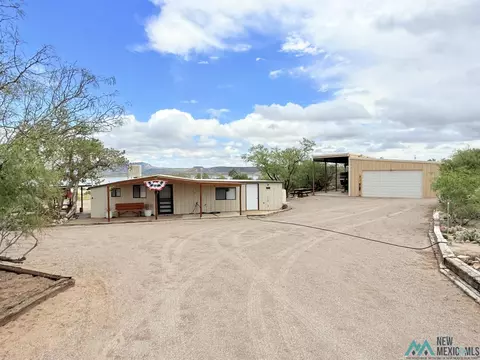 515 Pike Rd, Elephant Butte, NM 87935