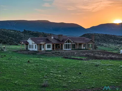 398 Pine Lodge Rd, Capitan, NM 88316