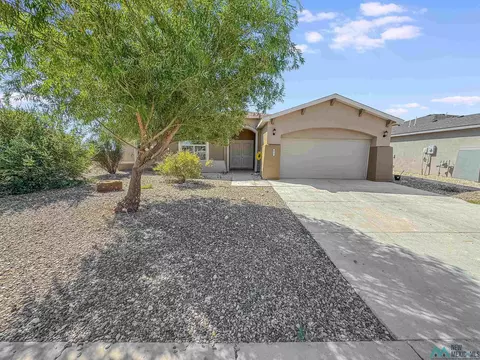 22 W Mighty Atom Cir, Hobbs, NM 88240