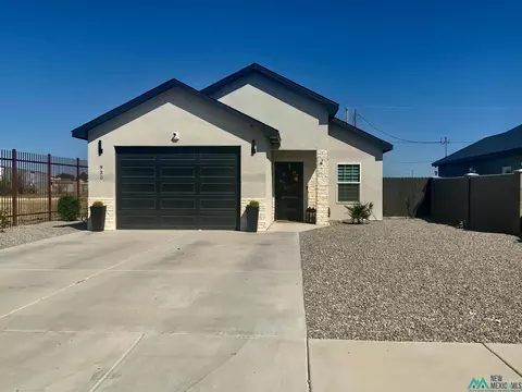 930 E Glorrieta Dr, Hobbs, NM 88240