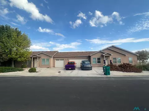 2302 N Red Oak Dr, Hobbs, NM 88240