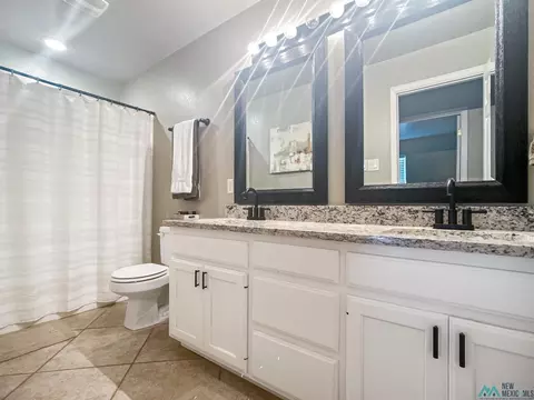 Bath - 2117 Northglen Dr, Clovis, NM 88101 photo 1 of 5