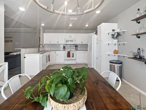 Kitchen - 2117 Northglen Dr, Clovis, NM 88101 photo 3 of 3
