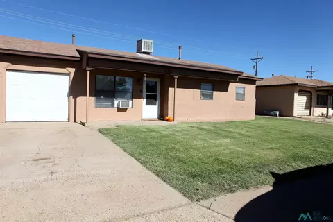 416 W Tierra Blanca Rd, Clovis, NM 88101