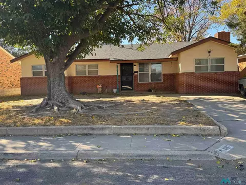 2107 N Acoma Dr, Hobbs, NM 88240