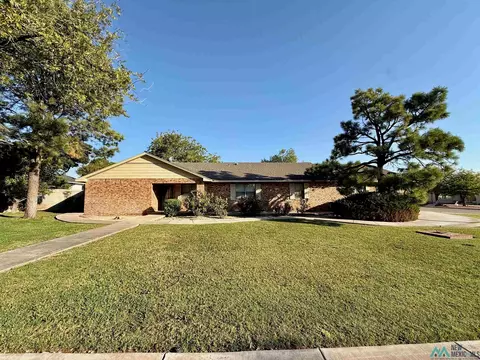 2400 W Cerro, Artesia, NM 88210