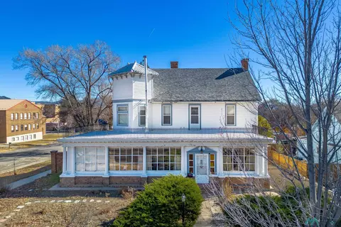 301 S 4th St, Raton, NM 87740