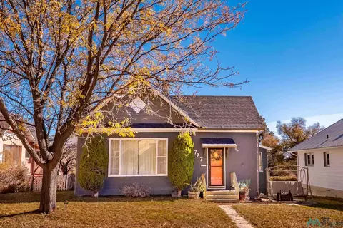 727 S 6th St, Raton, NM 87740