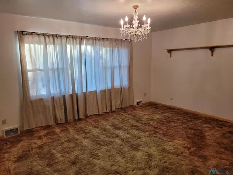 Living - 1309 Huntington Way St, Clovis, NM 88101 photo 4 of 6