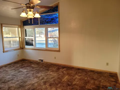 Living - 1309 Huntington Way St, Clovis, NM 88101 photo 2 of 6