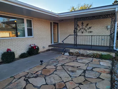 Exterior - 1309 Huntington Way St, Clovis, NM 88101 photo 2 of 6