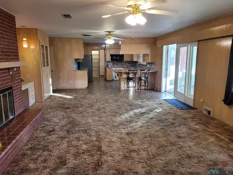 Living - 1309 Huntington Way St, Clovis, NM 88101 photo 5 of 6