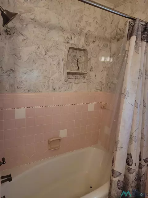 Bath - 1309 Huntington Way St, Clovis, NM 88101 photo 4 of 4
