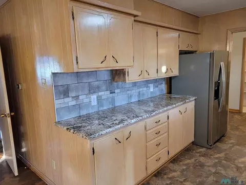 Kitchen - 1309 Huntington Way St, Clovis, NM 88101 photo 3 of 3