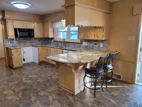 Kitchen - 1309 Huntington Way St, Clovis, NM 88101 photo 2 of 3
